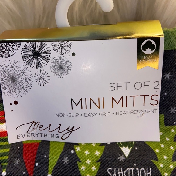 NEW Merry Every Thing CHRISTMAS HOLIDAY Set Of 2 Mini MITTS Non-slip easy Grip - Picture 5 of 6